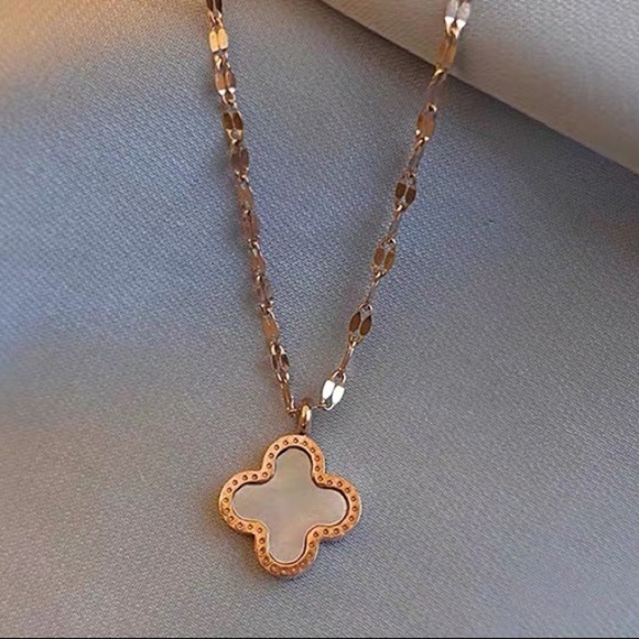 Jewelry - 💎BOGO‼️ Clover leaf Double Side Rose Gold Necklace women jewelry